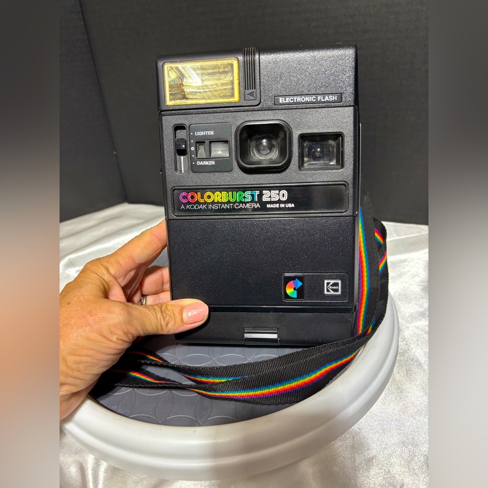 Kodak Colorburst 250 Instant Camera EK 160-EFVintage 1979 usesPR-10 instant film